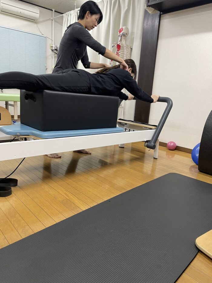 逗子駅近くの明るいピラティススタジオ